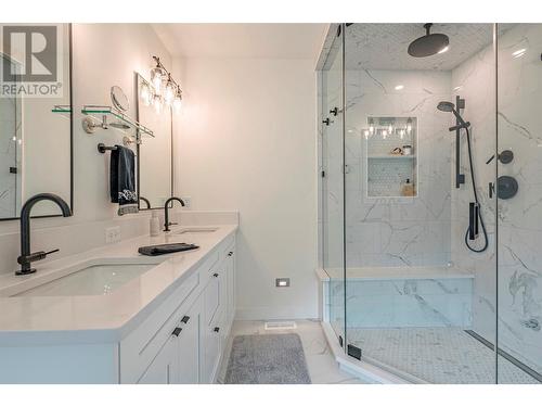8590 Harbour Heights Road, Vernon, BC - Indoor Photo Showing Bathroom