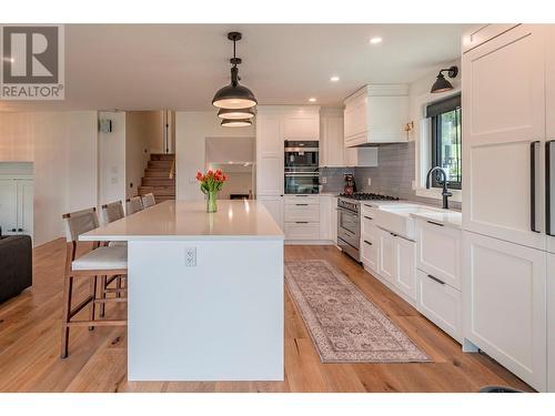 8590 Harbour Heights Road, Vernon, BC - Indoor Photo Showing Kitchen With Upgraded Kitchen