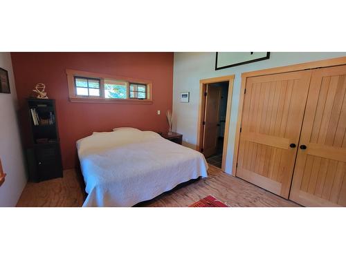 502 Turner Street, Silverton, BC - Indoor Photo Showing Bedroom