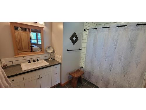 502 Turner Street, Silverton, BC - Indoor Photo Showing Bathroom