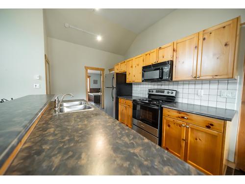 201D - 33 Rivermount Place, Fernie, BC - Indoor Photo Showing Kitchen With Double Sink