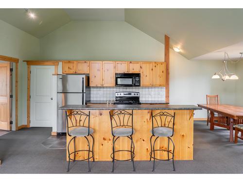 201D - 33 Rivermount Place, Fernie, BC - Indoor Photo Showing Kitchen