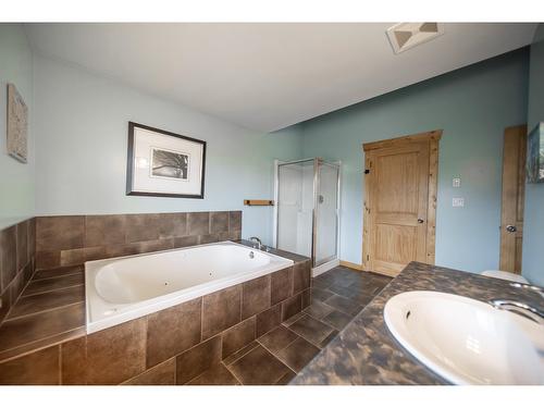 201D - 33 Rivermount Place, Fernie, BC - Indoor Photo Showing Bathroom