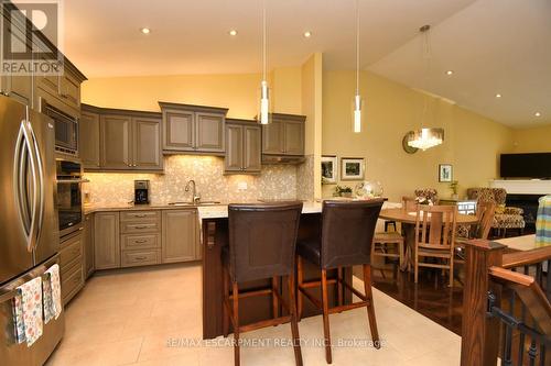 26 Toulon Avenue, Hamilton, ON - Indoor Photo Showing Kitchen With Stainless Steel Kitchen With Upgraded Kitchen