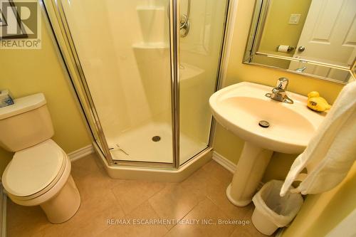 26 Toulon Avenue, Hamilton, ON - Indoor Photo Showing Bathroom