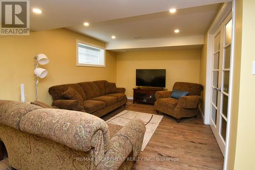 26 Toulon Avenue, Hamilton, ON - Indoor Photo Showing Living Room