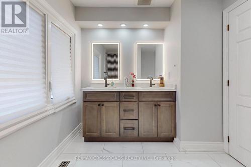 35 Albion Falls Boulevard, Hamilton, ON - Indoor Photo Showing Bathroom