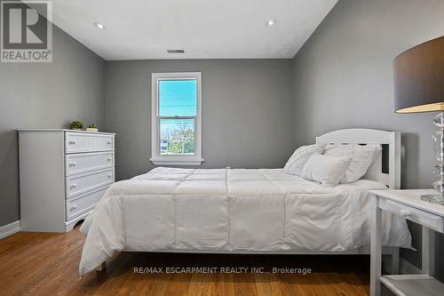6354 Townline Road, West Lincoln, ON - Indoor Photo Showing Bedroom