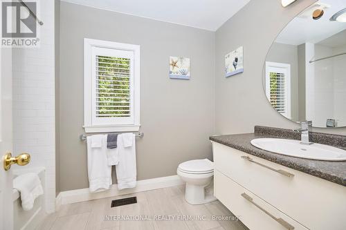 267 Davy Street, Niagara-On-The-Lake, ON - Indoor Photo Showing Bathroom