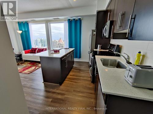 3505 - 385 Prince Of Wales Drive, Mississauga, ON - Indoor Photo Showing Kitchen