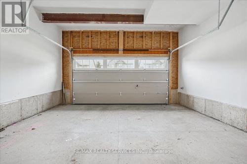 124 Stonebrook Way, Grey Highlands, ON - Indoor Photo Showing Garage
