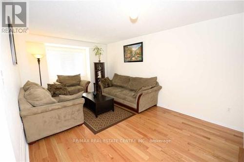 5767 Tiz Road, Mississauga, ON - Indoor Photo Showing Living Room