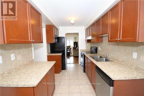 5767 Tiz Road, Mississauga, ON - Indoor Photo Showing Kitchen With Double Sink