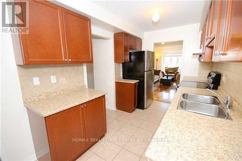5767 Tiz Road, Mississauga, ON - Indoor Photo Showing Kitchen With Double Sink