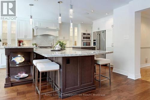 1475 Stoneybrook Trail, Oakville, ON - Indoor Photo Showing Kitchen With Upgraded Kitchen