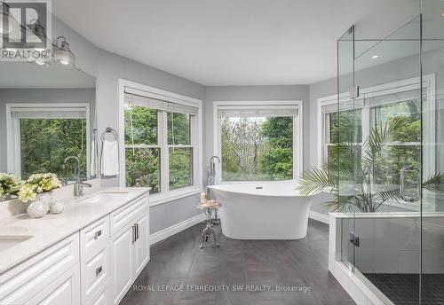 1475 Stoneybrook Trail, Oakville, ON - Indoor Photo Showing Bathroom