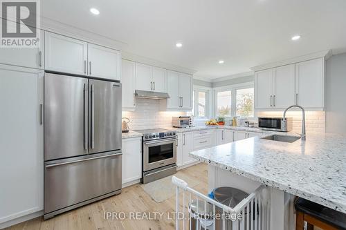 18697 Centreville Creek Road, Caledon, ON - Indoor Photo Showing Kitchen With Upgraded Kitchen