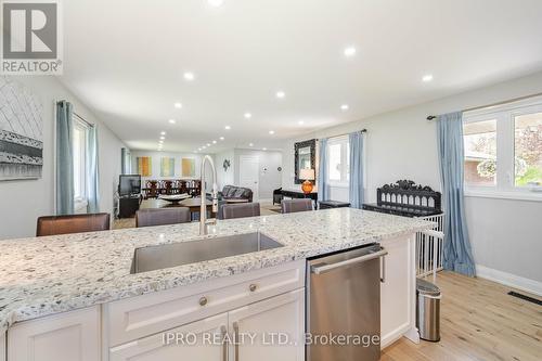18697 Centreville Creek Road, Caledon, ON - Indoor Photo Showing Kitchen With Upgraded Kitchen
