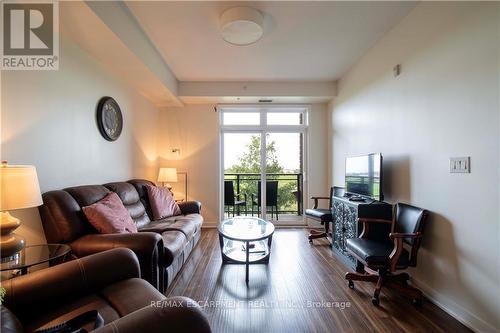 230 - 5010 Corporate Drive, Burlington, ON - Indoor Photo Showing Living Room