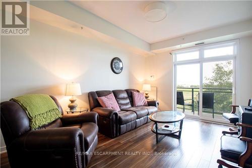 230 - 5010 Corporate Drive, Burlington, ON - Indoor Photo Showing Living Room