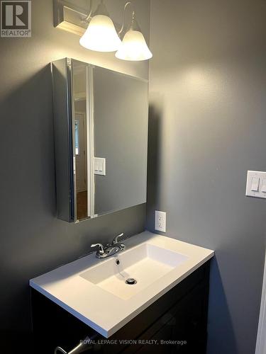 Main - 784 Olive Avenue N, Oshawa, ON - Indoor Photo Showing Bathroom