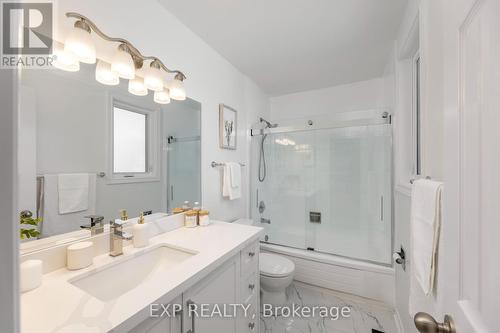 219 Bassett Boulevard, Whitby, ON - Indoor Photo Showing Bathroom
