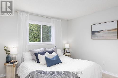 219 Bassett Boulevard, Whitby, ON - Indoor Photo Showing Bedroom
