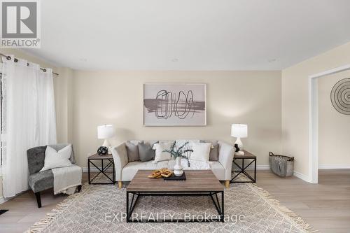 219 Bassett Boulevard, Whitby, ON - Indoor Photo Showing Living Room