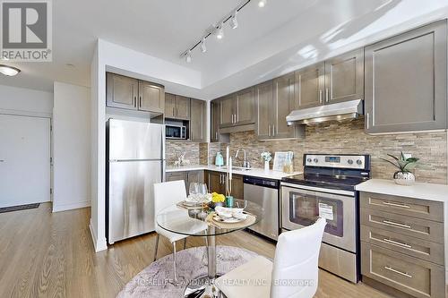 915 - 99 South Town Centre Boulevard, Markham, ON - Indoor Photo Showing Kitchen With Upgraded Kitchen