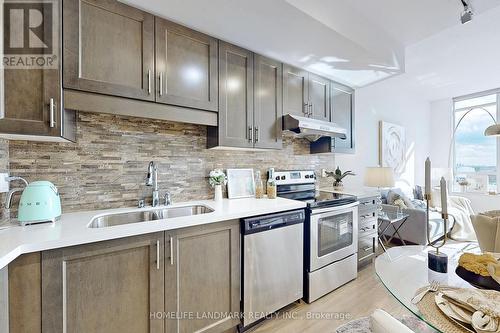 915 - 99 South Town Centre Boulevard, Markham, ON - Indoor Photo Showing Kitchen With Double Sink With Upgraded Kitchen