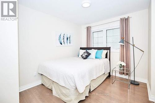 131 Golf Club Court, Richmond Hill, ON - Indoor Photo Showing Bedroom