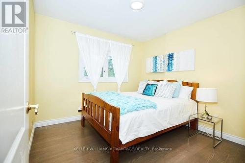 131 Golf Club Court, Richmond Hill, ON - Indoor Photo Showing Bedroom