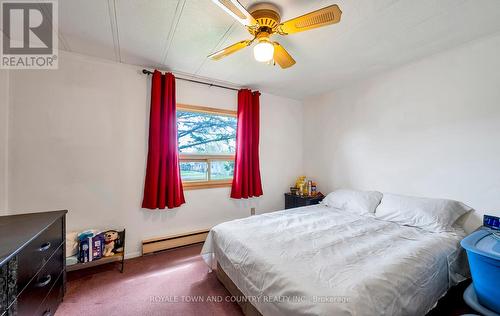 18 Circle Drive, Kawartha Lakes, ON - Indoor Photo Showing Bedroom