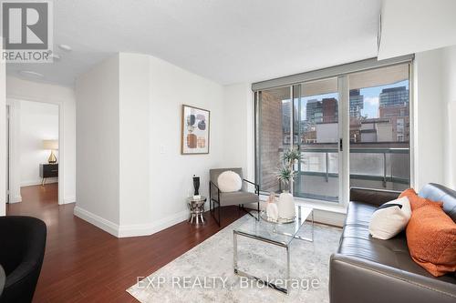 802 - 311 Richmond Street E, Toronto, ON - Indoor Photo Showing Living Room