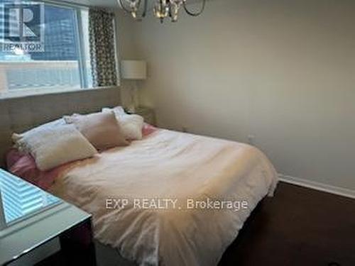 601 - 887 Bay Street, Toronto, ON - Indoor Photo Showing Bedroom