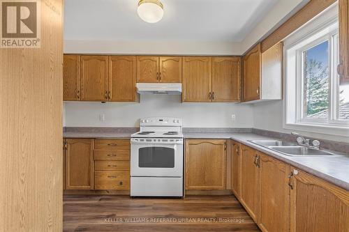 173 Simcoe Street, Bradford West Gwillimbury, ON - Indoor Photo Showing Kitchen With Double Sink