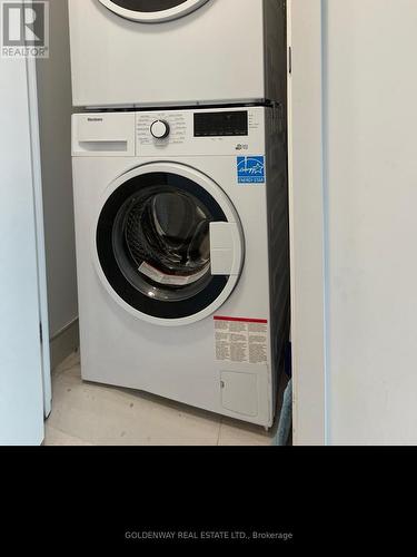 710 - 188 Cumberland Street, Toronto, ON - Indoor Photo Showing Laundry Room