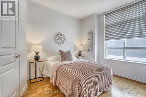 303 - 1 Deer Park Crescent E, Toronto, ON - Indoor Photo Showing Bedroom