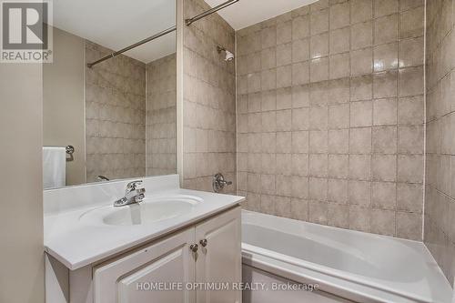 303 - 1 Deer Park Crescent E, Toronto, ON - Indoor Photo Showing Bathroom