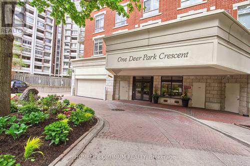 303 - 1 Deer Park Crescent E, Toronto, ON - Outdoor