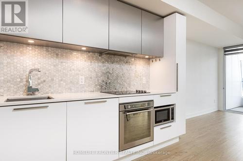 3009 - 85 Wood Street, Toronto, ON - Indoor Photo Showing Kitchen