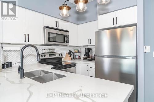 730 - 231 Fort York Boulevard, Toronto, ON - Indoor Photo Showing Kitchen With Double Sink With Upgraded Kitchen