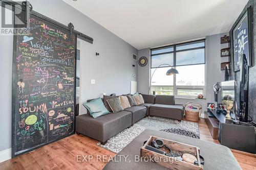 730 - 231 Fort York Boulevard, Toronto, ON - Indoor Photo Showing Living Room