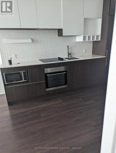 4905 - 5 Buttermill Avenue, Vaughan, ON - Indoor Photo Showing Kitchen