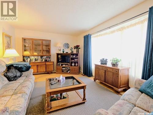 1102 King Street, Rosetown, SK - Indoor Photo Showing Living Room