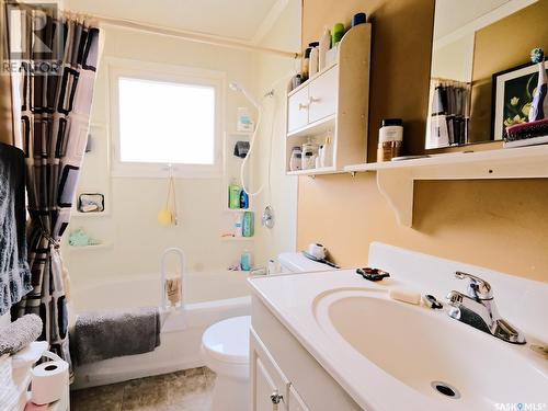 1102 King Street, Rosetown, SK - Indoor Photo Showing Bathroom