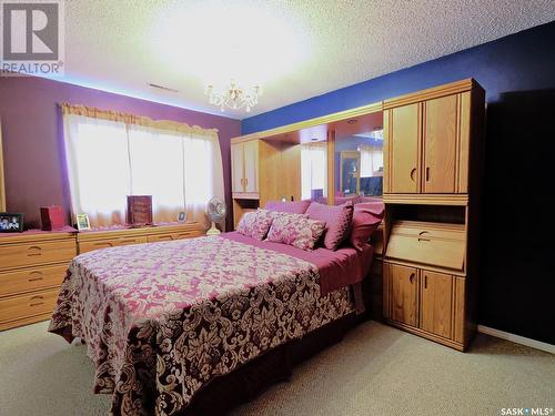1102 King Street, Rosetown, SK - Indoor Photo Showing Bedroom