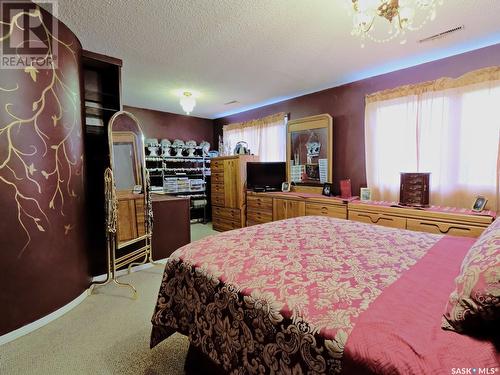 1102 King Street, Rosetown, SK - Indoor Photo Showing Bedroom