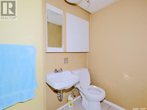 1102 King Street, Rosetown, SK - Indoor Photo Showing Bathroom