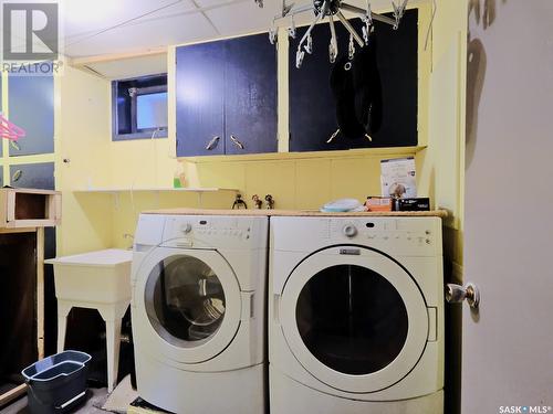 1102 King Street, Rosetown, SK - Indoor Photo Showing Laundry Room